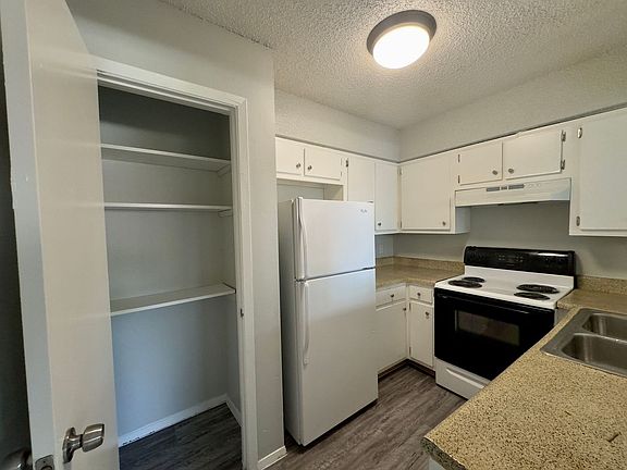 3rd image of 8909 Parkfield Dr APT 101
