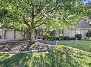 12805 Oakmont Dr, Kansas City, MO 64145