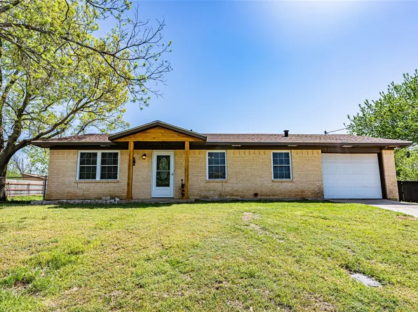 1008 Grayson St, Nocona, TX 76255