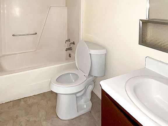 5th image of 2315 N Jefferson St #12