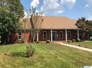 1100 Blackbriar Cir NE, Hartselle, AL 35640