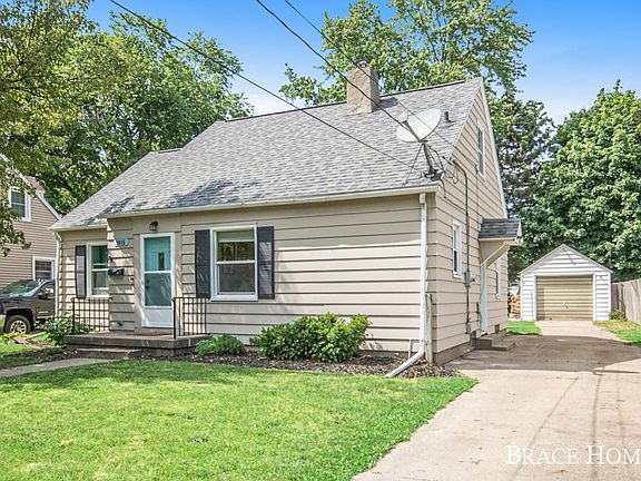 2nd image of 1015 Northlawn St NE