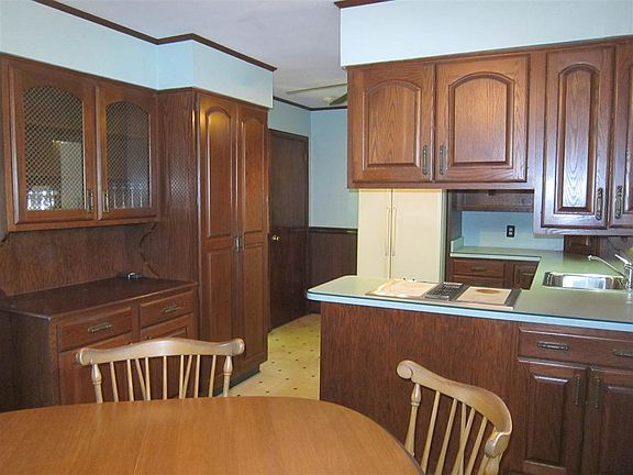 5th image of 17 Edith Ave