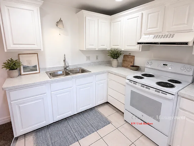 Washington Terrace 8-Plex — Photo 15