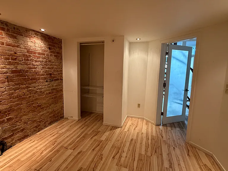 417 W 1st Ave #1A — Photo 7