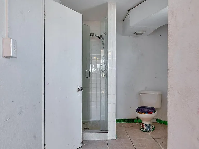 521 N Dixie Hwy — Photo 12