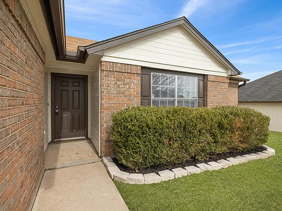 3rd image of 5007 Parkwood Dr