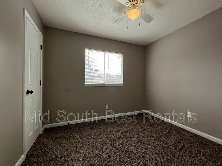 624 Frayser Dr — Photo 2