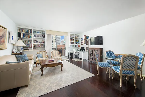 Sold by R New York | media 8