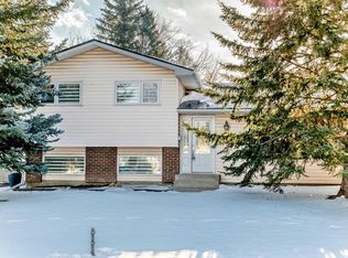 507 W Brookpark Dr SW, Calgary, AB T2W 2W9