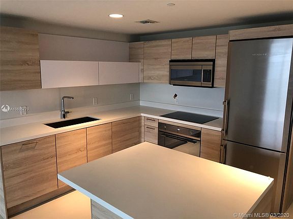 2nd image of 16385 Biscayne Blvd Unit 2104