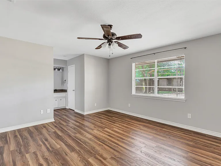 2414 Chanay Ln — Photo 13