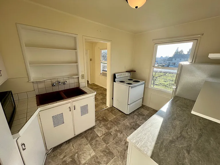 215 N Ivy St #1 — Photo 4