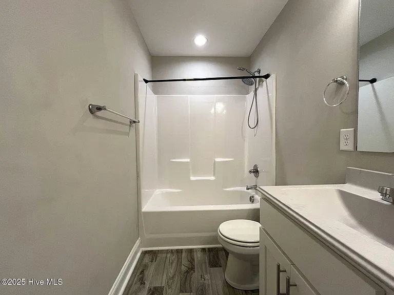 188 Sandy Springs Rd — Photo 35