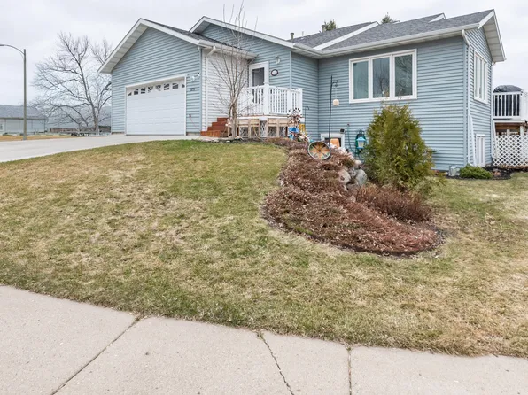 3851 Montreal St, Bismarck, ND 58503