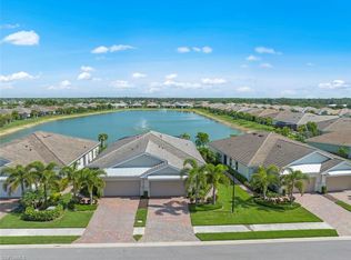 14802 Edgewater Cir, Naples, FL 34114