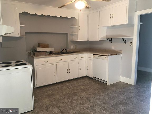 3rd image of 119 Early St