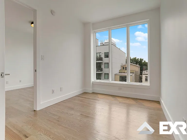 152 Erasmus St #307 — Photo 10