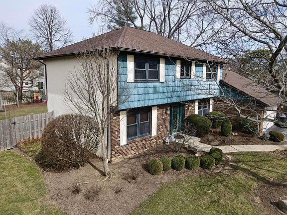 3rd image of 852 Karen Ct