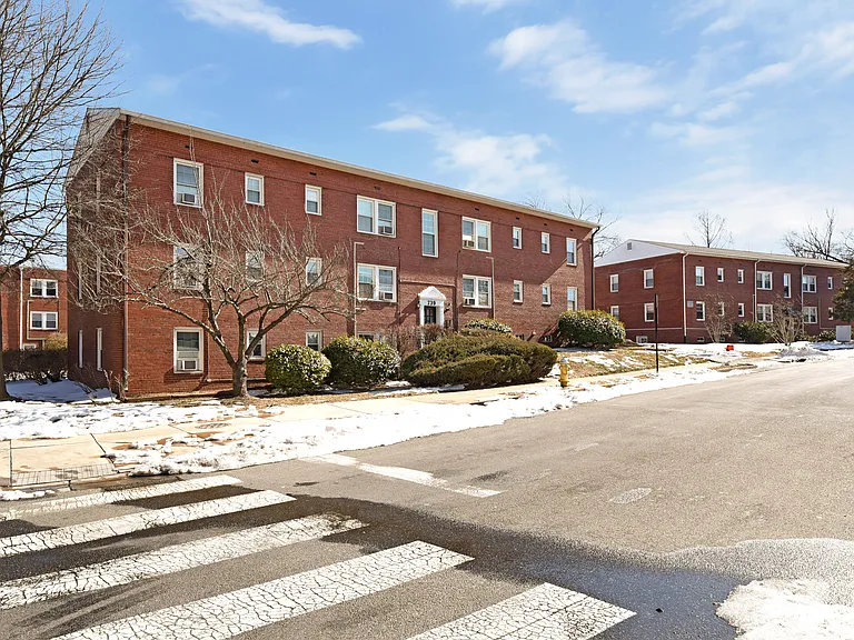 739 N Oakland St — Photo 15