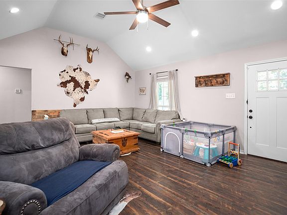 3rd image of 295 Garden City Rd