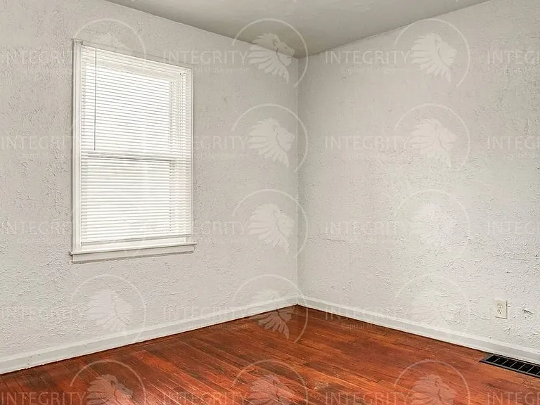 4411 S Benton Ave — Photo 22