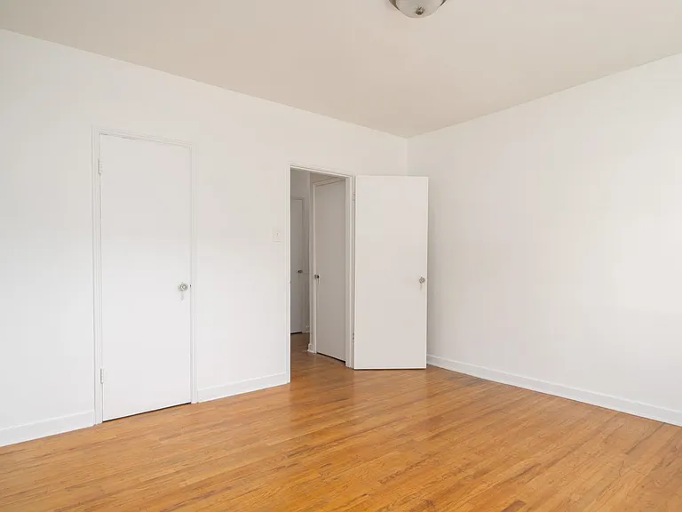 735 Royal Ave #209 — Photo 11