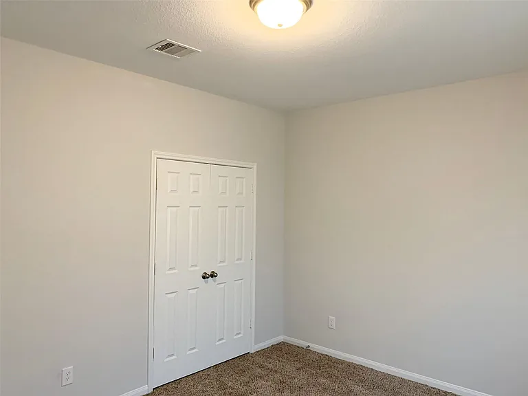 22423 Woodlake Rd — Photo 11