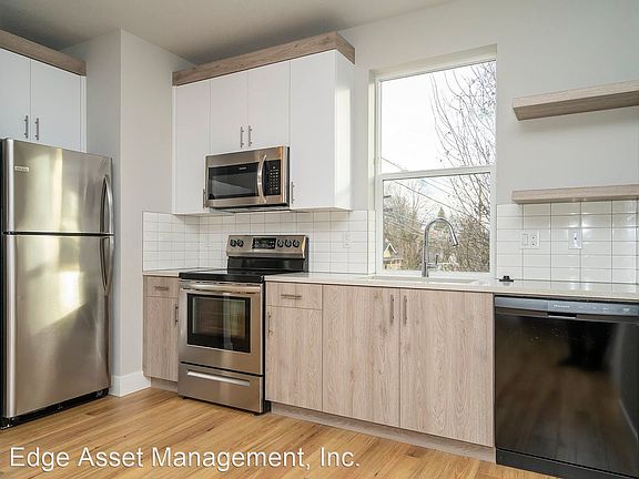 4th image of 436 NE Stafford St #6705649