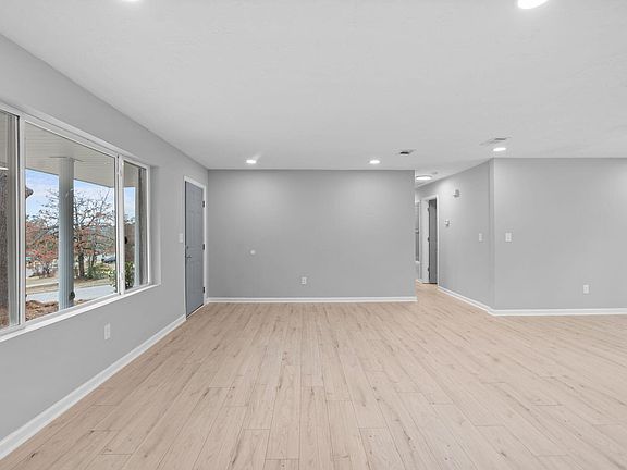 5th image of 3411 S Kensington Drive