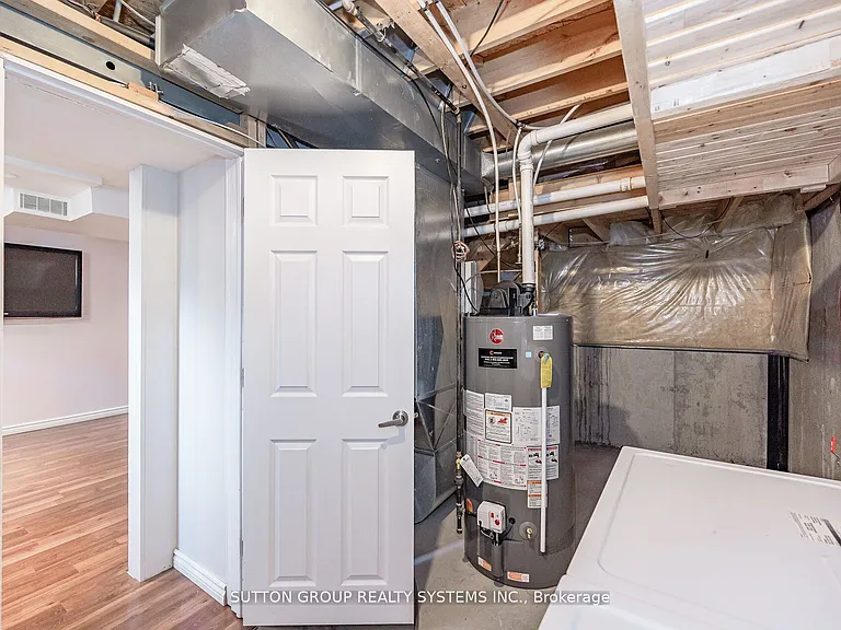1152 Riddell Cres — Photo 30