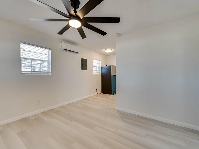 2101A Beverly Ave — Photo 11