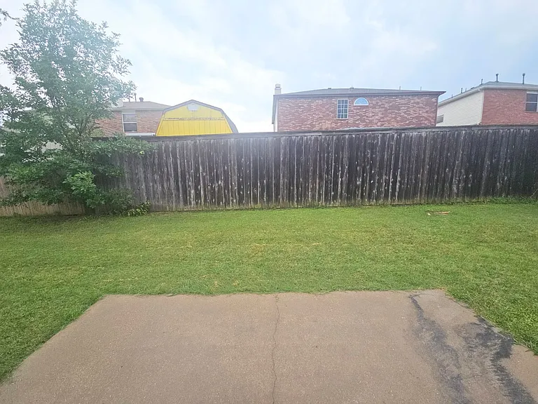 816 Dunkirk Ln — Photo 22