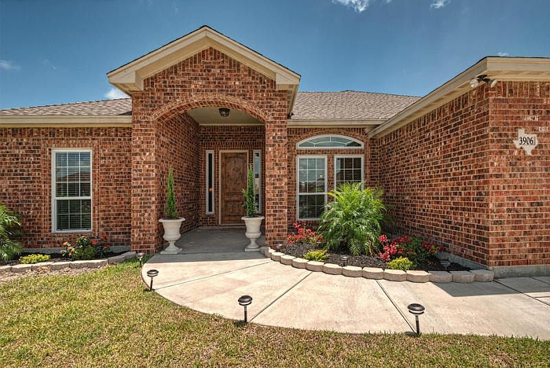 1st image of 3906 Eucalyptus Dr