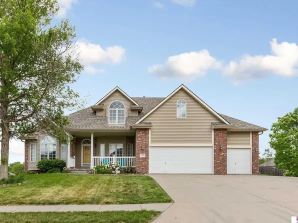 1910 Atlas Dr, Papillion, NE 68133