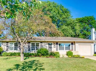 611 Stonehaven Ave, Elk Grove Village, IL 60007