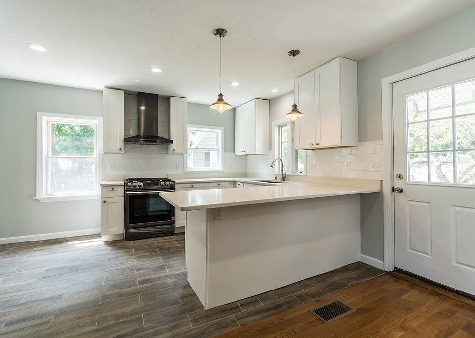 1st image of 317 Pleasant St #2