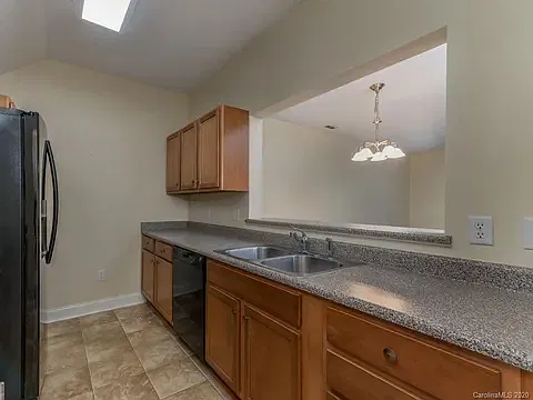 2 bed, 1222 sqft, $975 — Photo 4