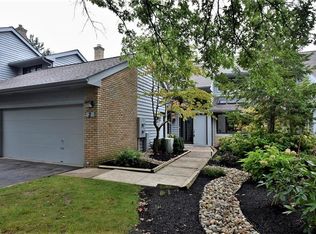 2 Kenwood Ct, Beachwood, OH 44122