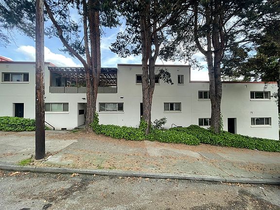 3rd image of 5042 SW Corbett Ave Unit 3