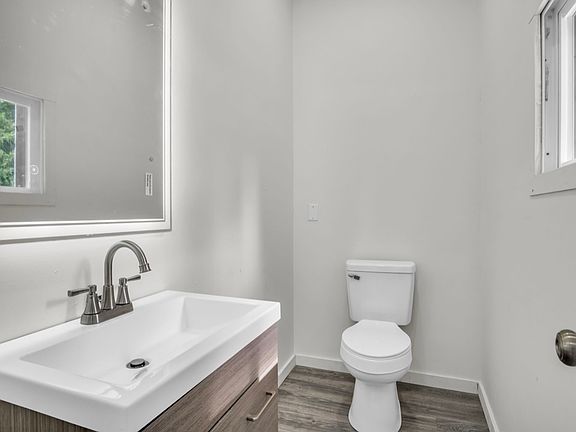 4th image of 17-19 Logan St