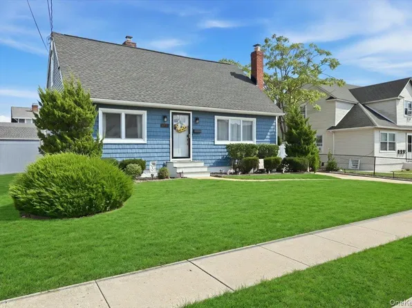 293 Roosevelt Avenue, Freeport, NY 11520