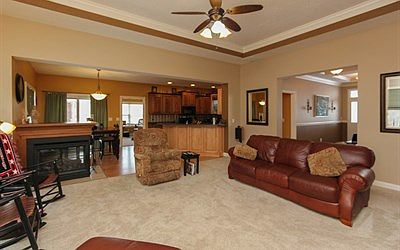 LIVING ROOM/FIREPLACE
