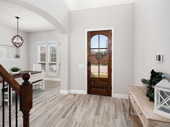 4th image of 1702 De Berry Ln