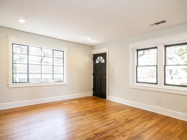 678 Vernon Ave SE — Photo 9