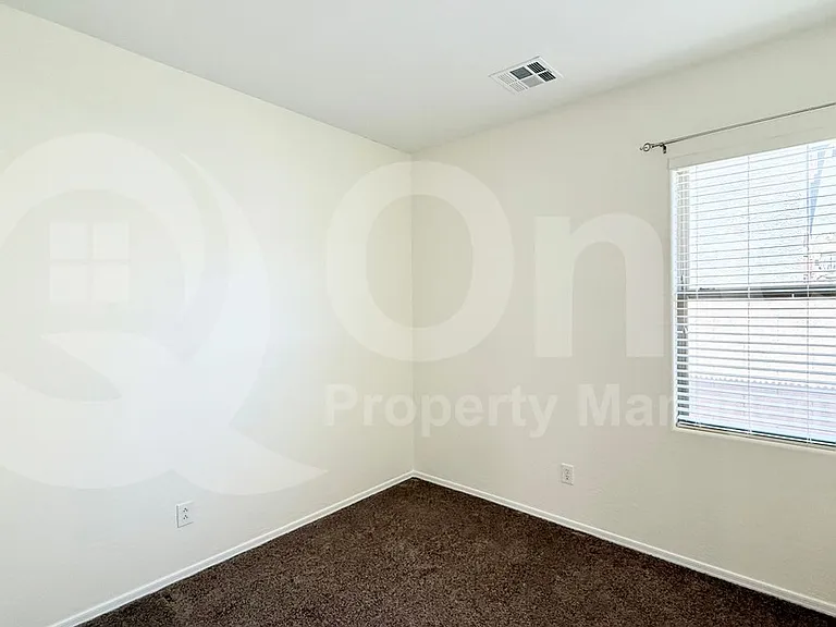 4502 E Oxford Ln — Photo 11