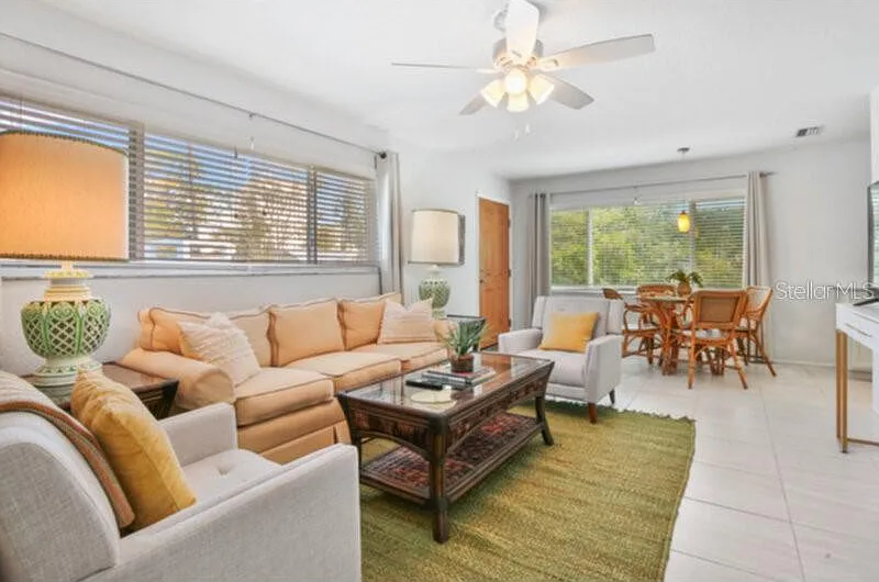 2 bed, 1.0 bath, 1100 sqft, $4,000 — Photo 2