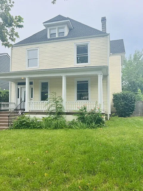 102 W Lancaster Rd