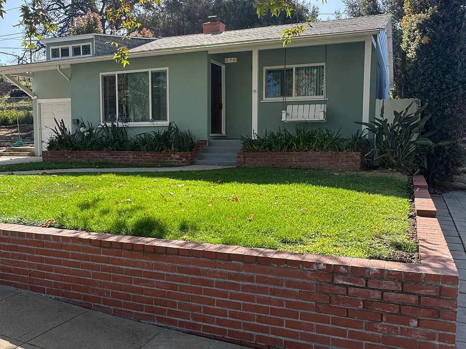 676 Bienveneda Ave