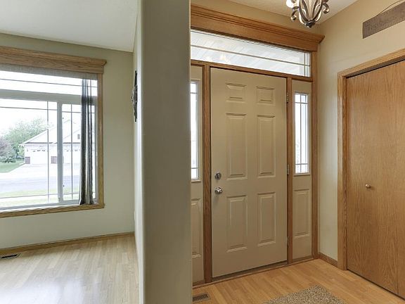 2nd image of 1107 Parkwood Loop
